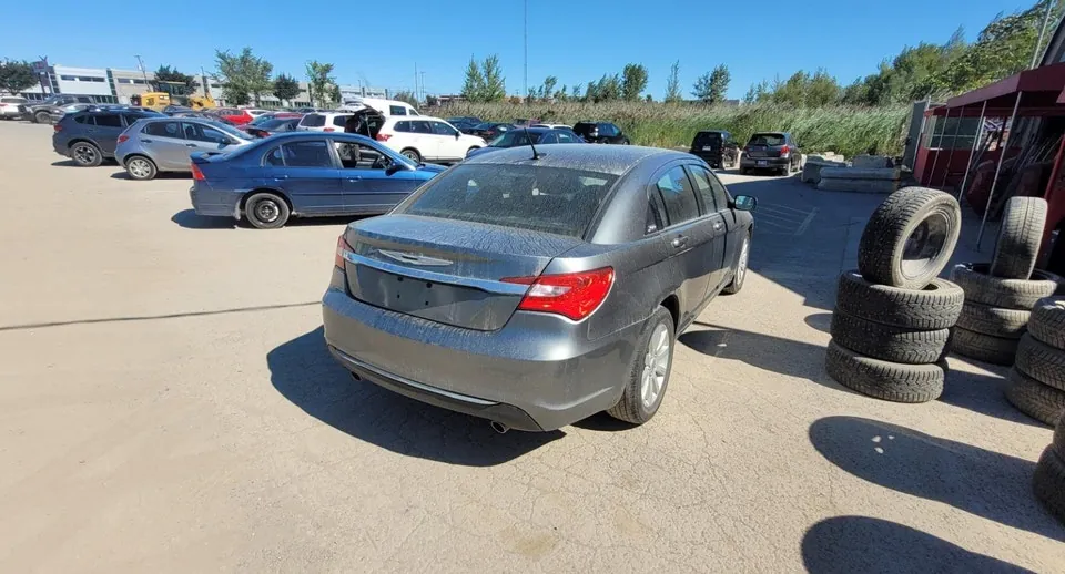 Chrysler 200 2013 photo 3