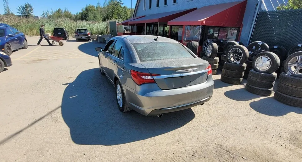 Chrysler 200 2013 photo 4