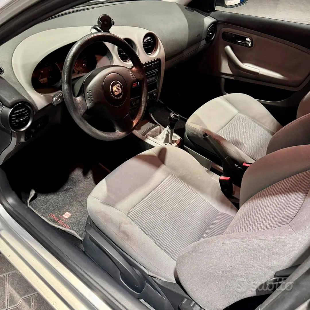 Seat Ibiza 2004 photo 5