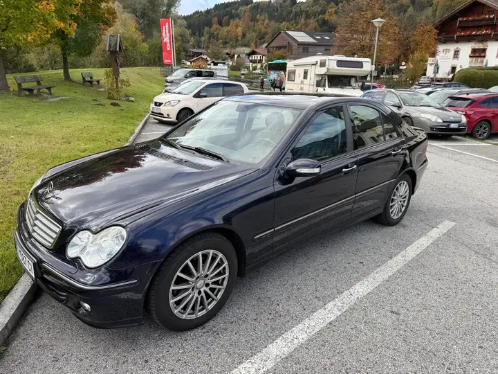 Mercedes-Benz C-Class 2005 photo 2