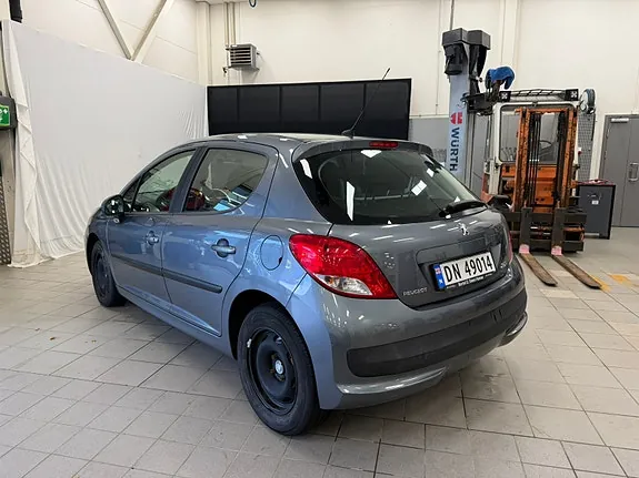 Peugeot 207 2010 photo 3