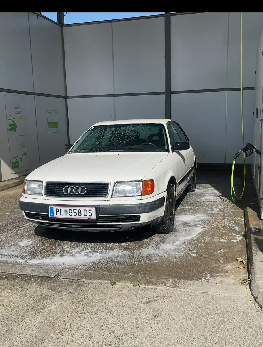 Audi 100
