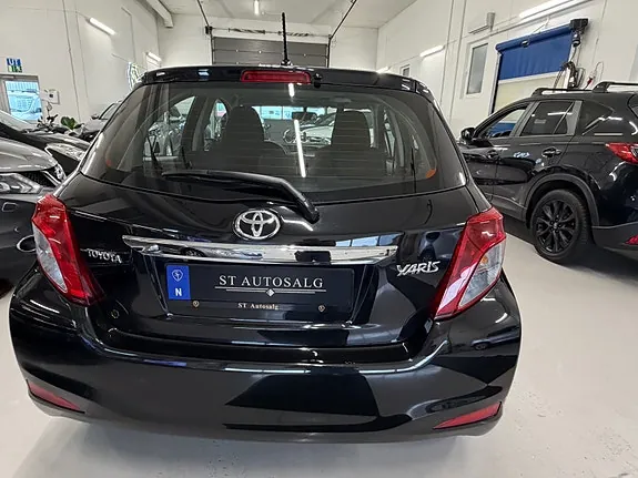 Toyota Yaris 2012 photo 5