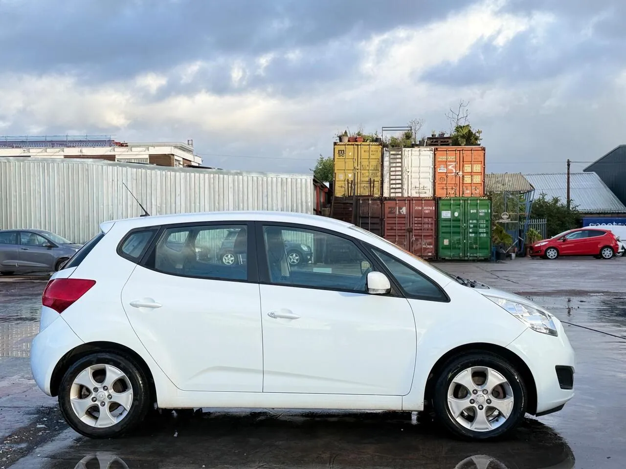 Kia Venga 2013 photo 4