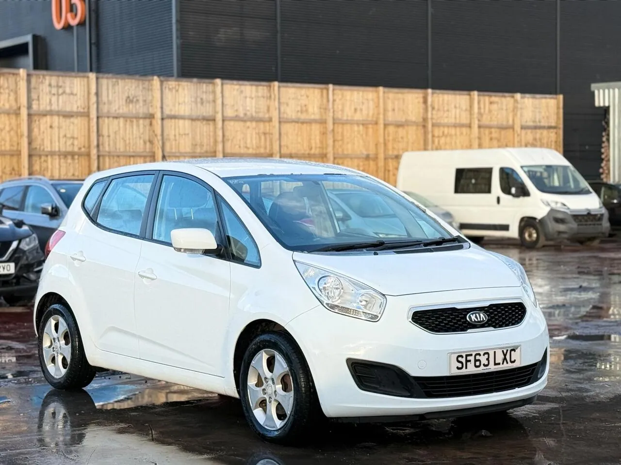 Kia Venga 2013 photo 3