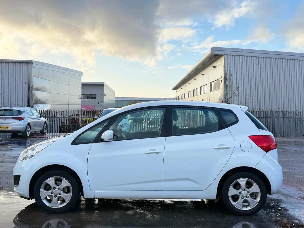 Kia Venga 2013 photo 5
