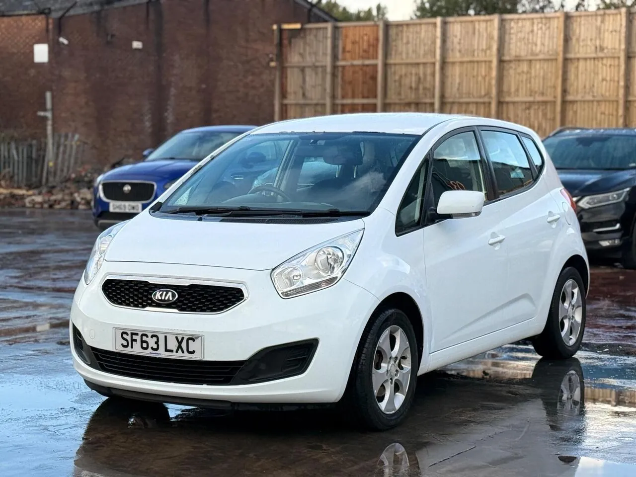 Kia Venga 2013 photo 2