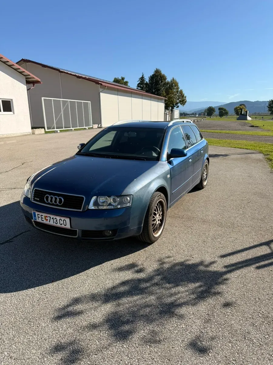 Audi A4 2004 photo 2