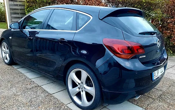 Opel Astra 2011 photo 4