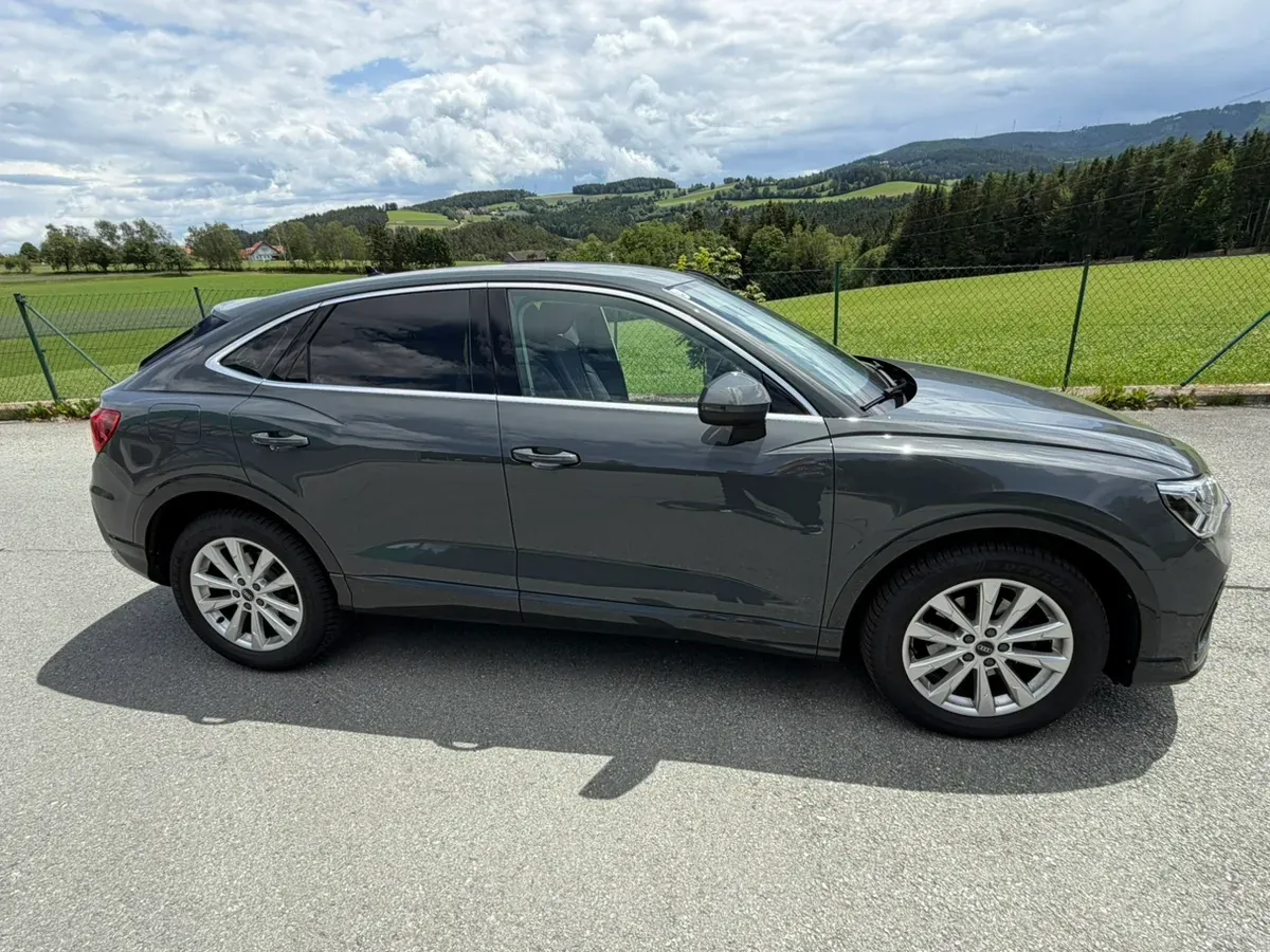 Audi Q3 2021 photo 2
