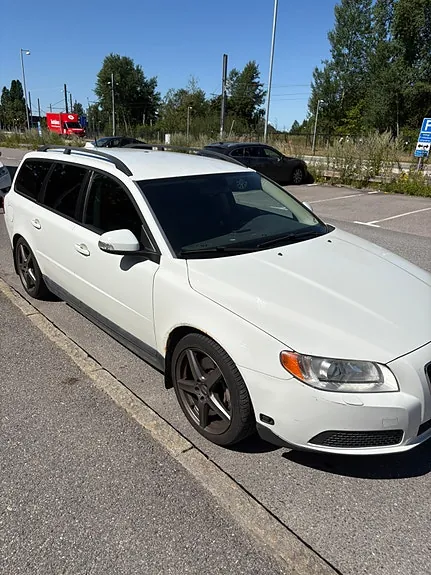 Volvo V70 2010 photo 4