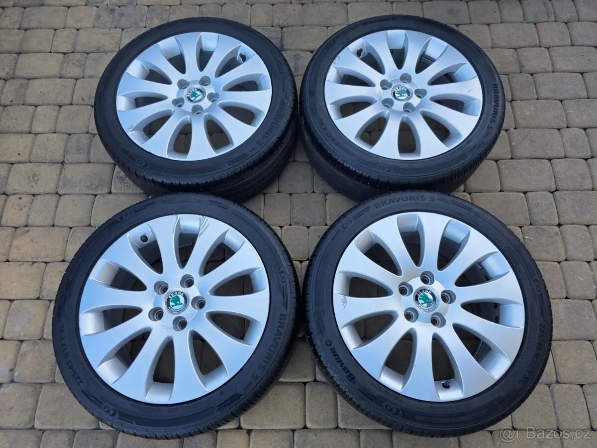 Skoda Superb photo 2