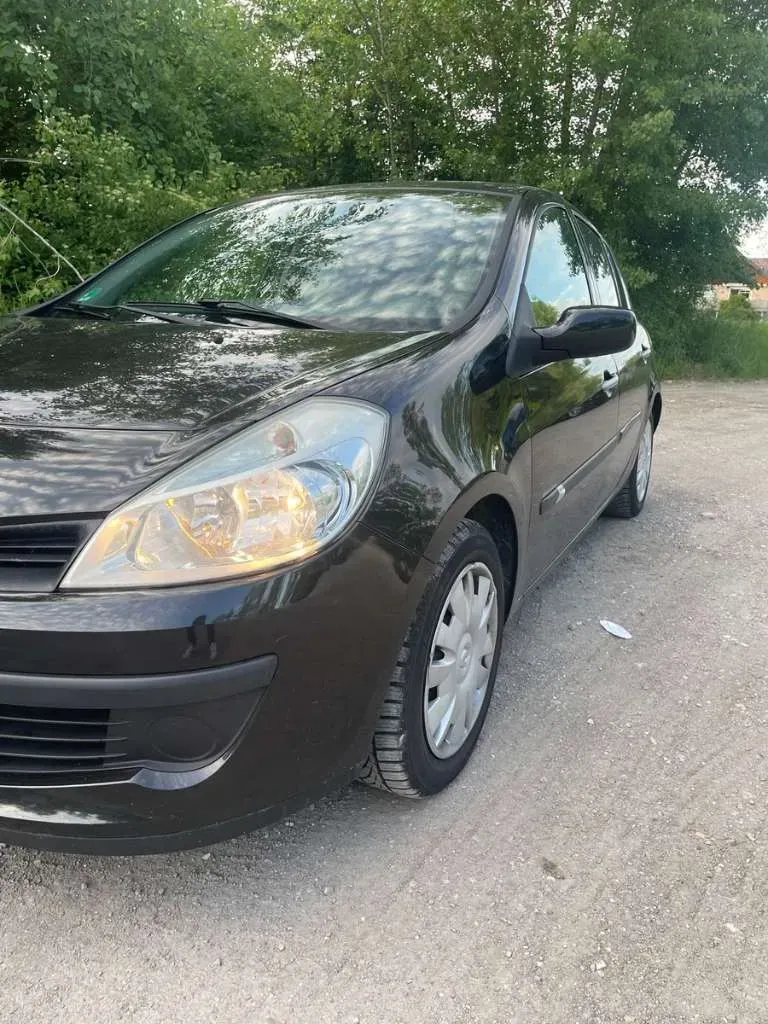 Renault Clio 2009 photo 2