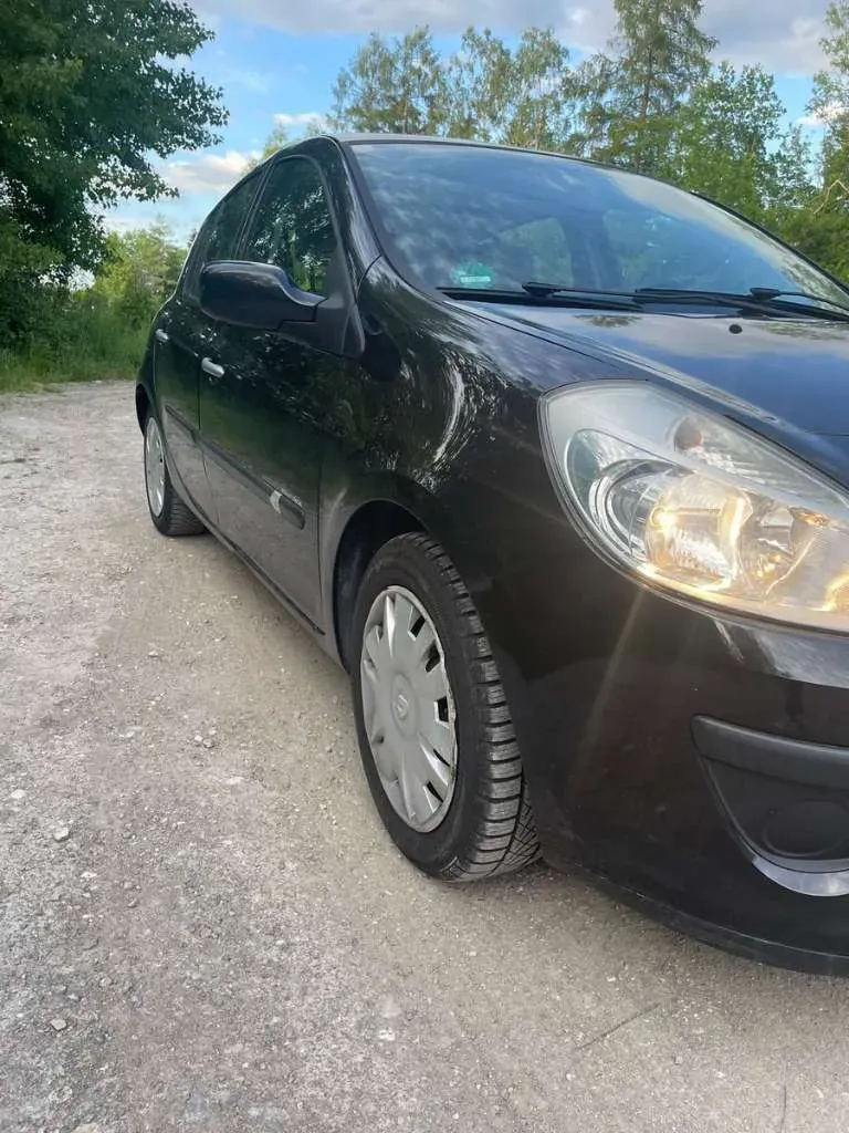 Renault Clio 2009 photo 3