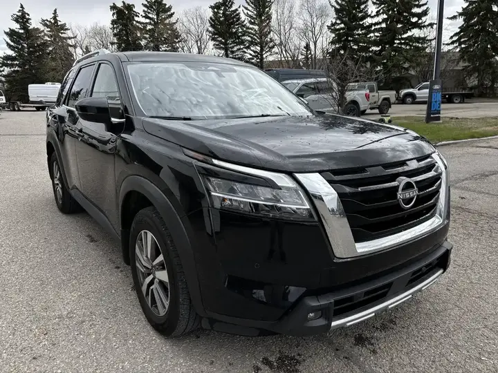 Nissan Pathfinder 2023 photo 3