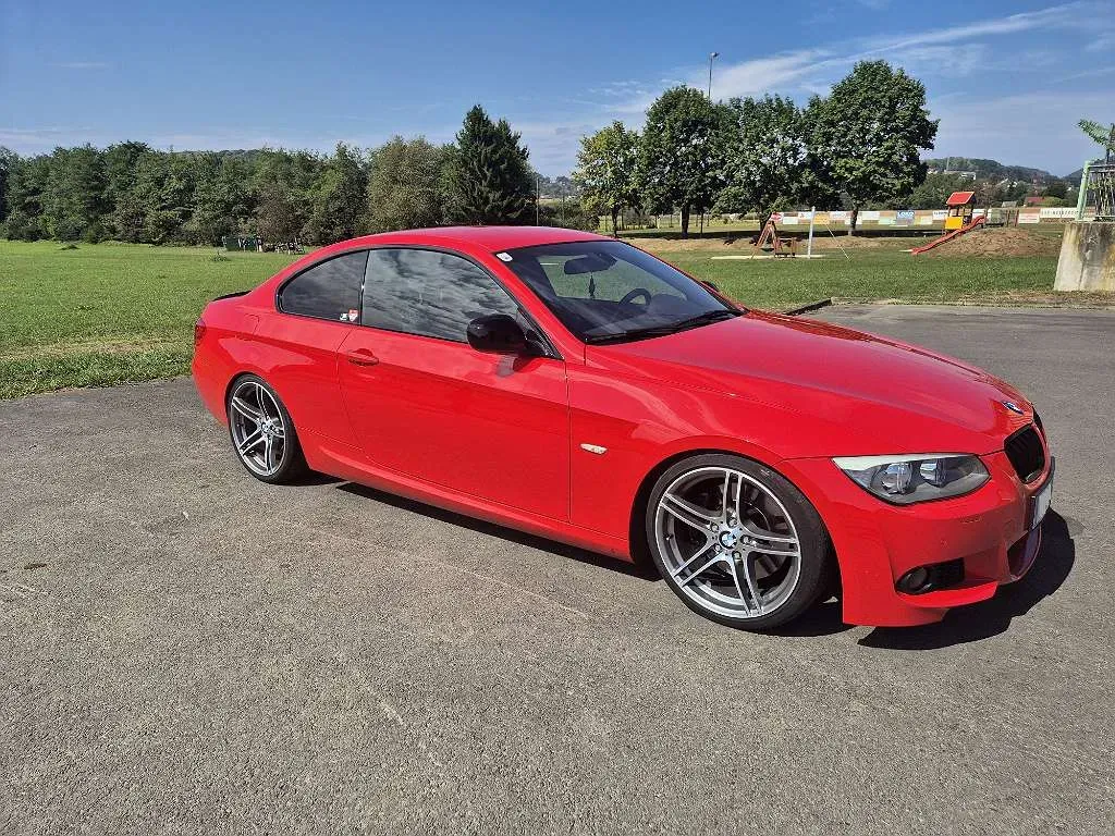 BMW 3 Series 2011 photo 3