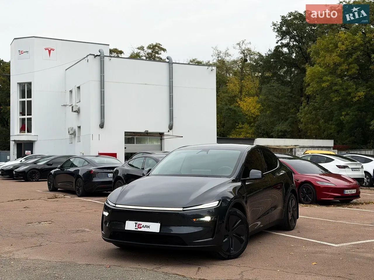 Tesla Model Y 2025 photo 2