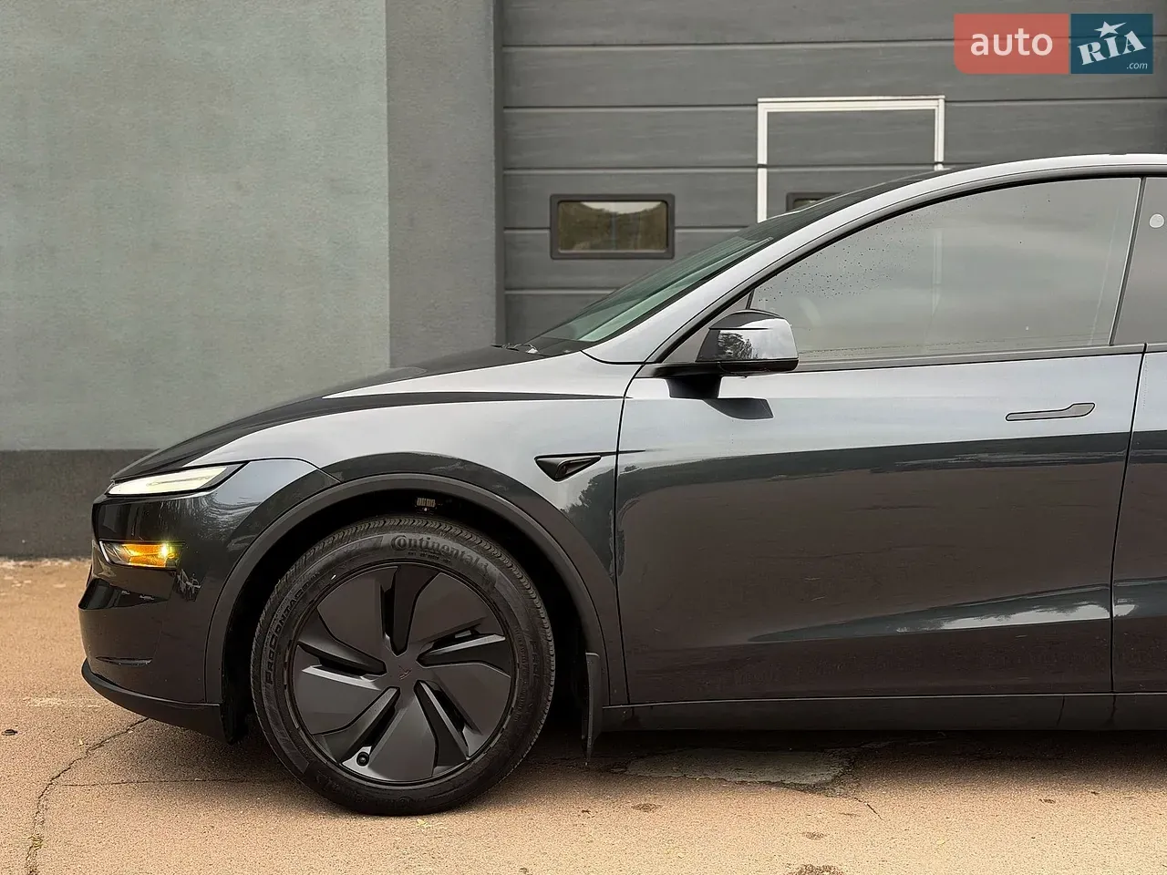 Tesla Model Y 2025 photo 5