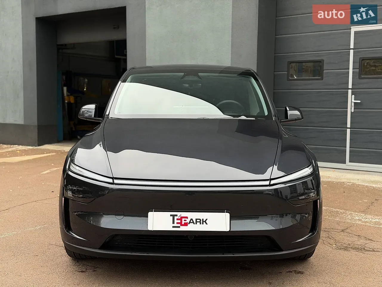 Tesla Model Y 2025 photo 3