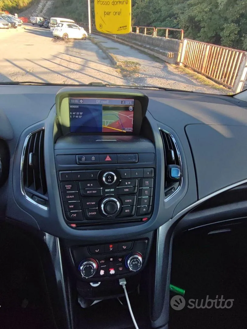 Opel Zafira 2013 photo 3