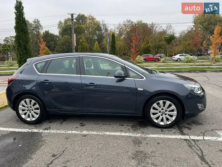 Opel Astra 2010 photo 3