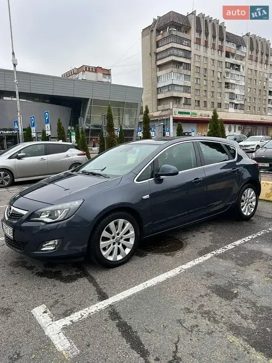 Opel Astra 2010 photo 4