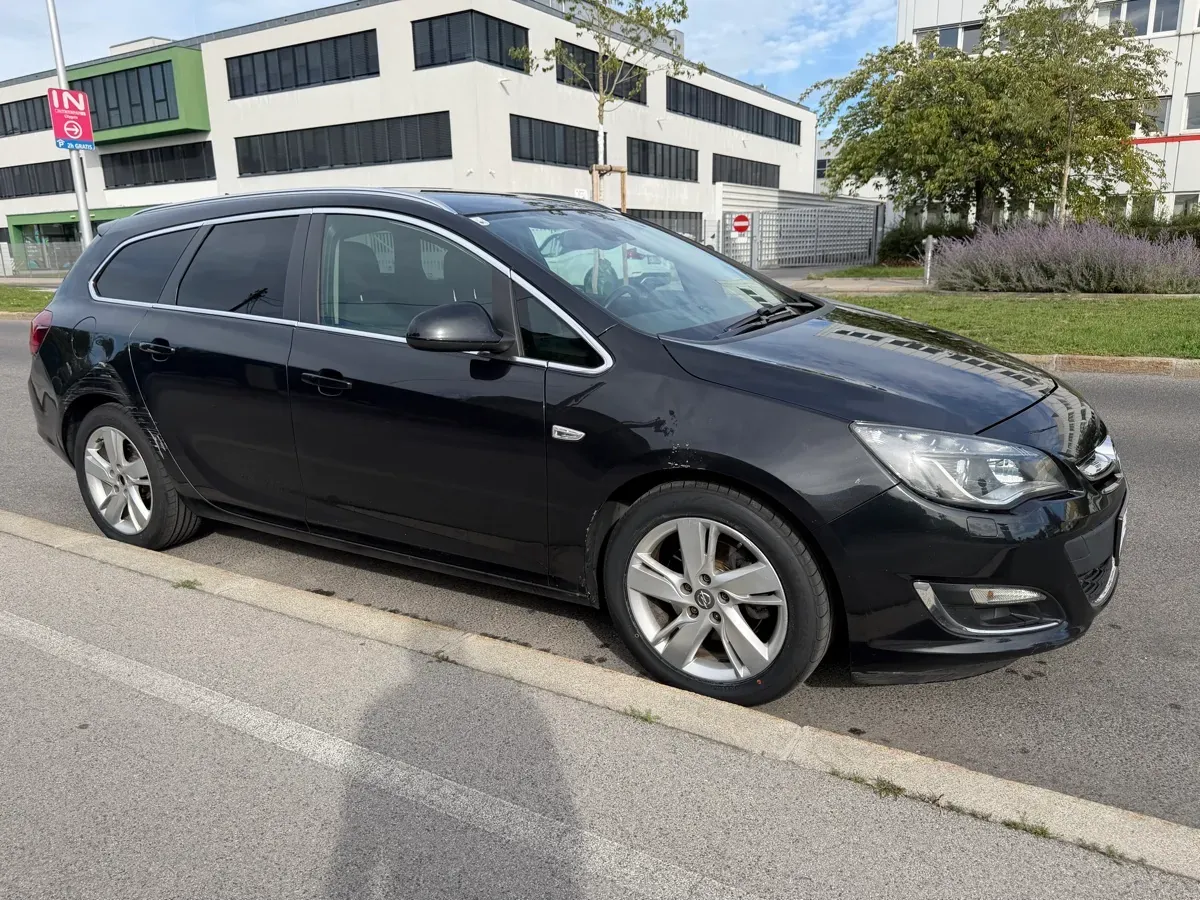 Opel Astra 2013 photo 3