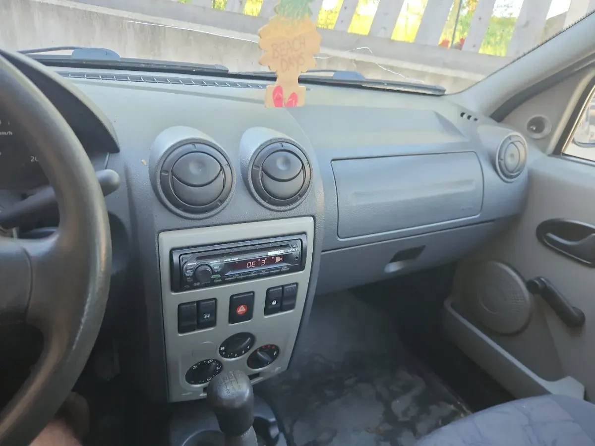 Dacia Logan 2005 photo 3