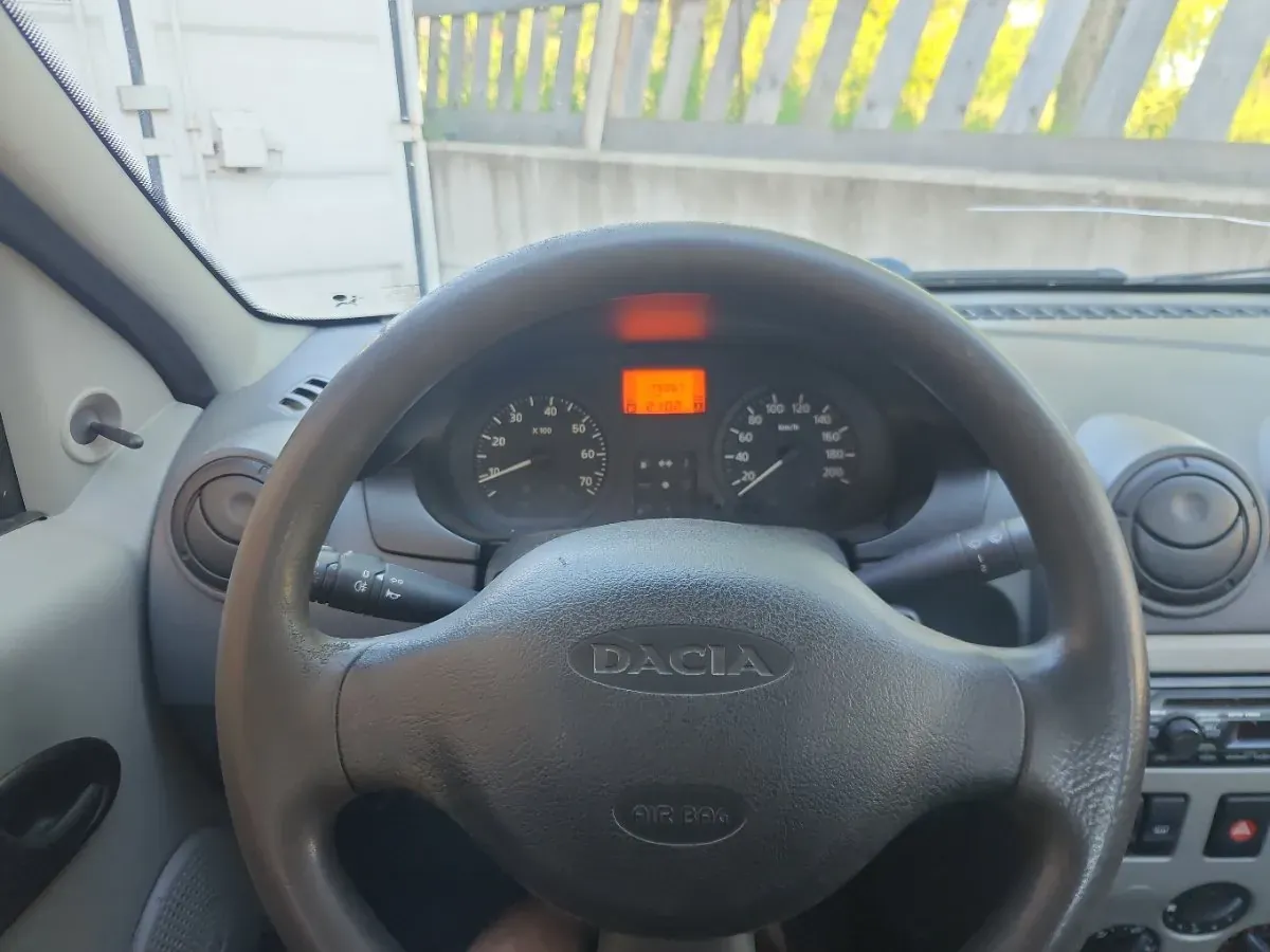 Dacia Logan 2005 photo 2