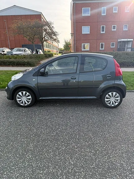 Peugeot 107 2008 photo 5