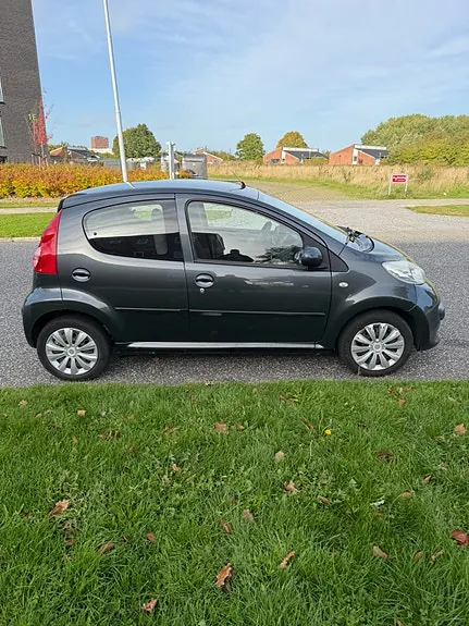 Peugeot 107 2008 photo 3
