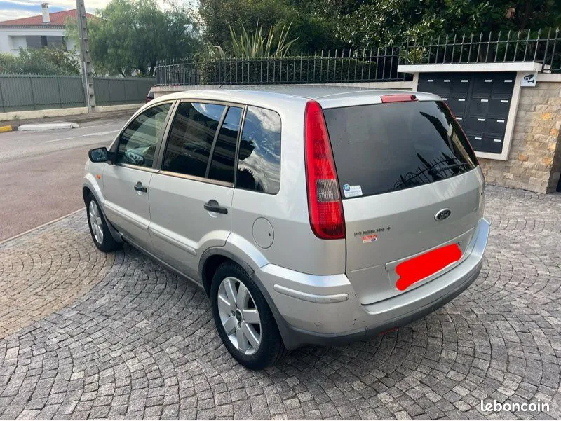 Ford Fusion 2004 photo 5