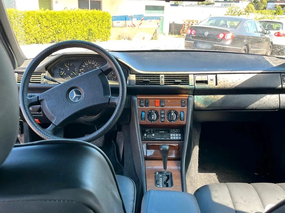 Mercedes-Benz 300E