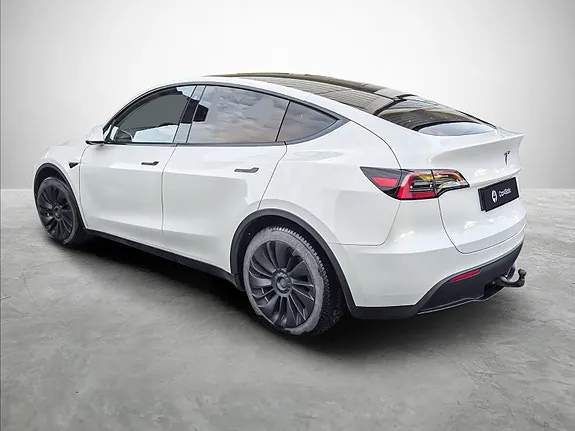 Tesla Model Y 2023 photo 2