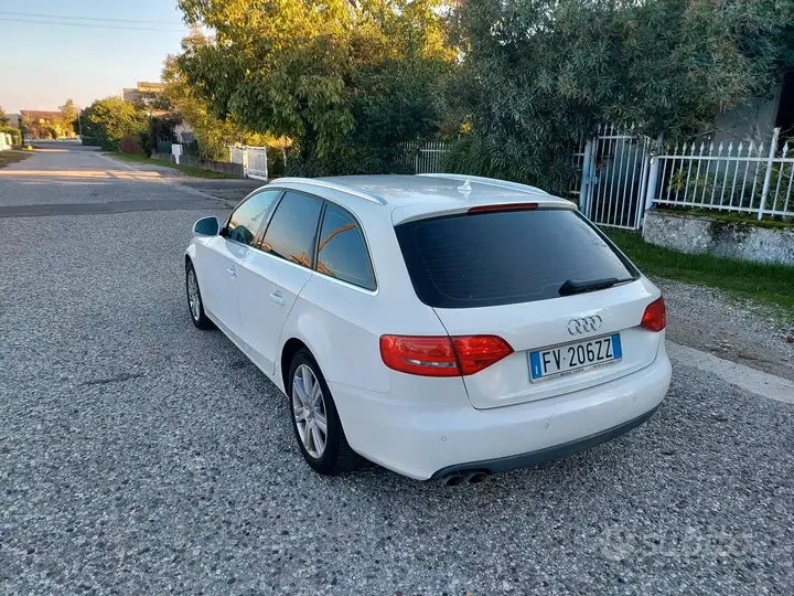 Audi A4 2009 photo 2