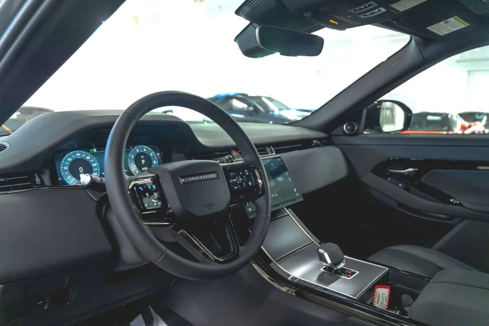 Land Rover Range Rover Evoque 2026 photo 2