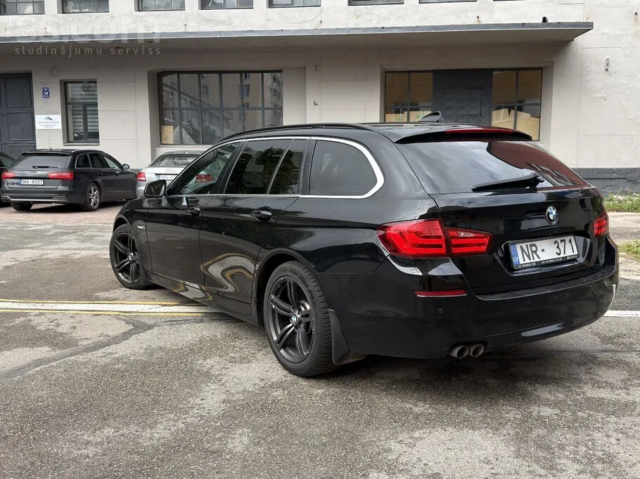 BMW 520 2011 photo 2