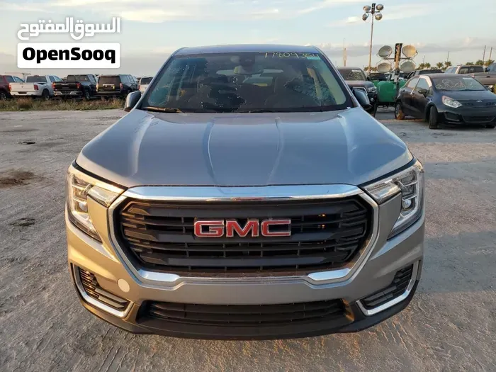 GMC Terrain 2024 photo 2
