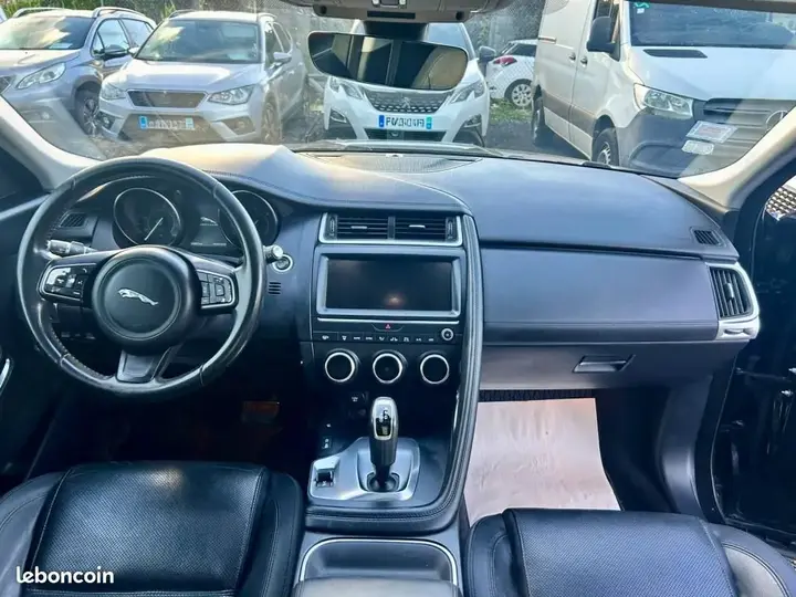 Jaguar E-Pace 2018 photo 3