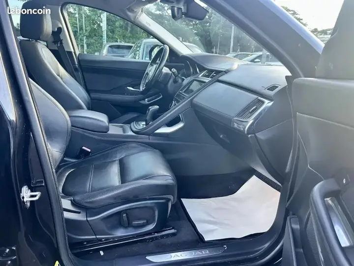 Jaguar E-Pace 2018 photo 4