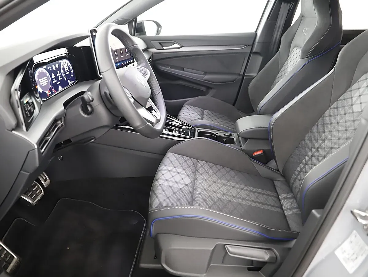 Volkswagen Golf 2025 photo 3