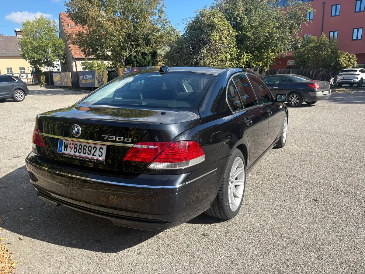 BMW 7 Series 2006 photo 2
