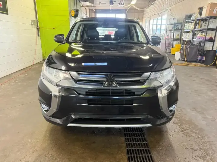 Mitsubishi Outlander 2018 photo 2