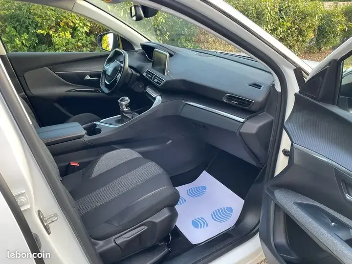 Peugeot 5008 2020 photo 3
