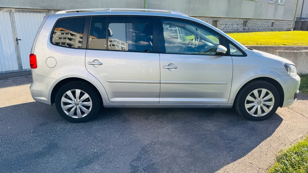 Volkswagen Touran 2011 photo 3
