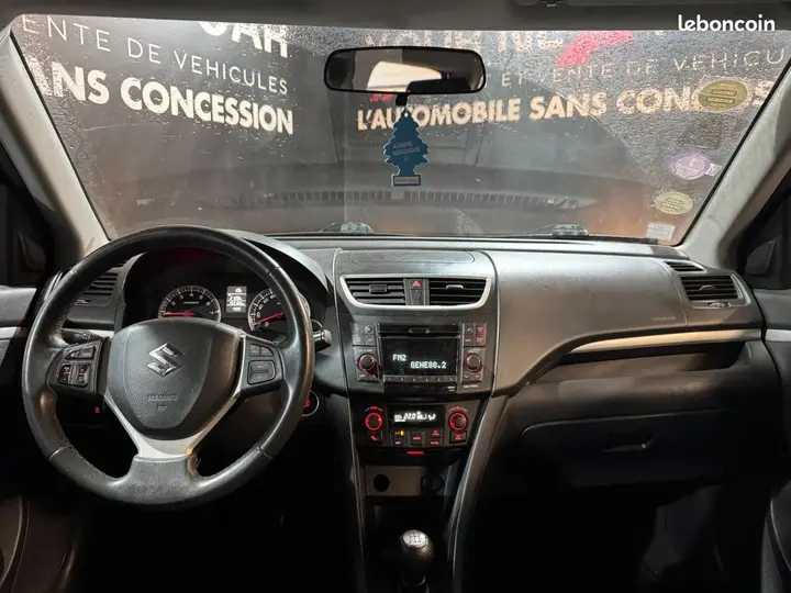 Suzuki Swift 2012 photo 4
