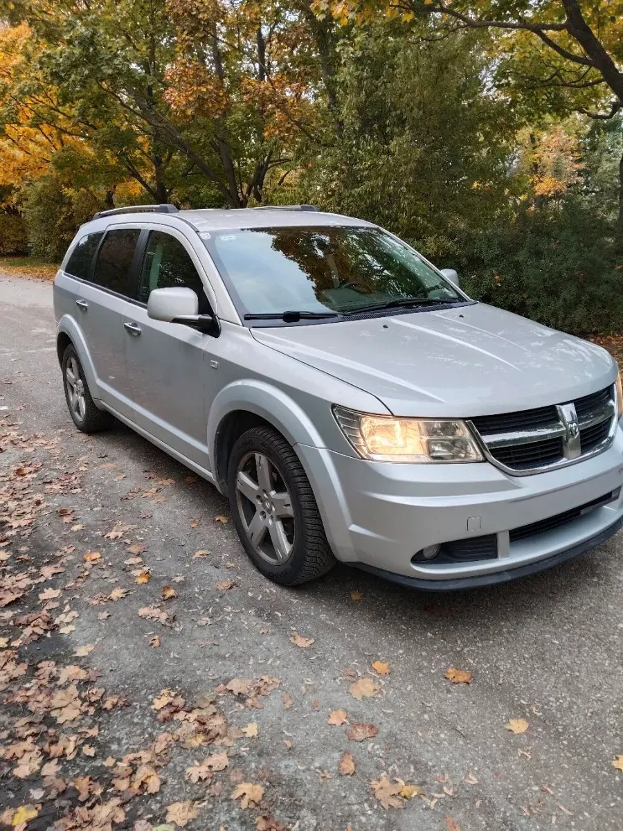 Dodge Journey 2010 photo 2