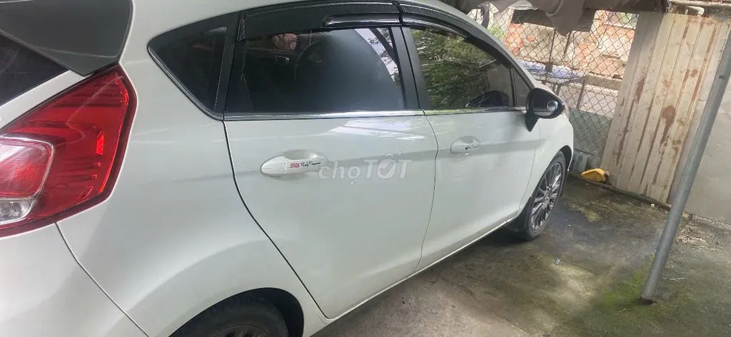 Ford Fiesta 2014 photo 4