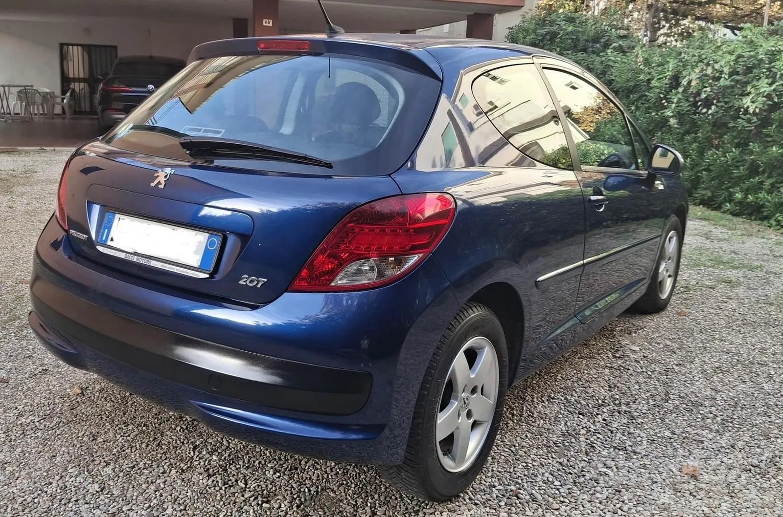 Peugeot 207 2010 photo 2