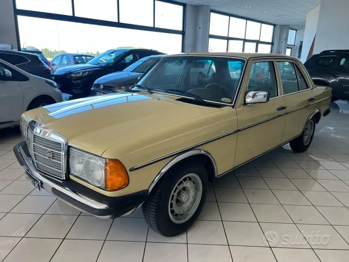 Mercedes-Benz 200 D